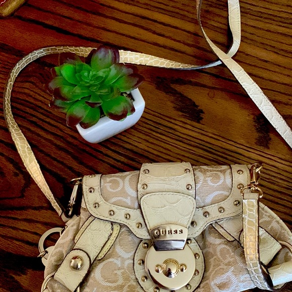 GUESS SMALL CROSSBODY BAG - Picture 1 of 4